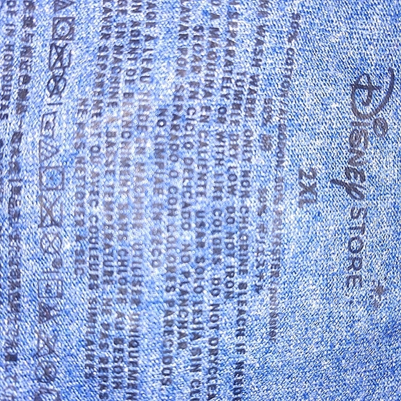 ๐งโโ๏ธ The Little Mermaid sparkly shirt from Disney store - Picture 6 of 10